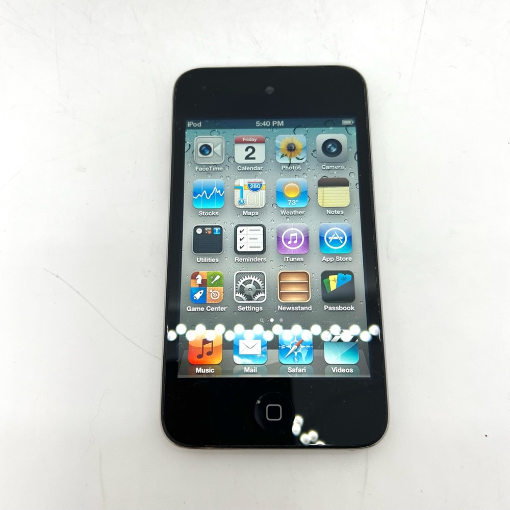 Apple iPod touch 4th Generation - Black (8 GB) A1367 Tested Works.